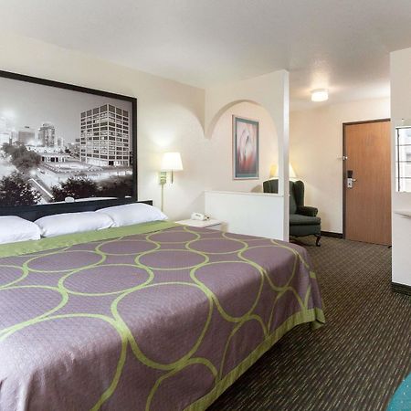 Hotel Super 8 By Wyndham Tulsa/Downtown/East Exterior foto