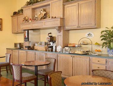 Hotel Super 8 By Wyndham Tulsa/Downtown/East Restaurant foto